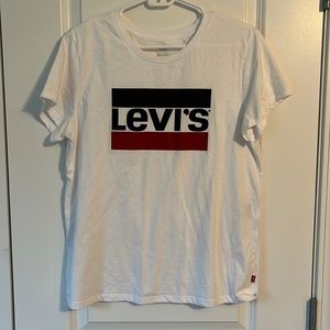 Levi’s T-shirt